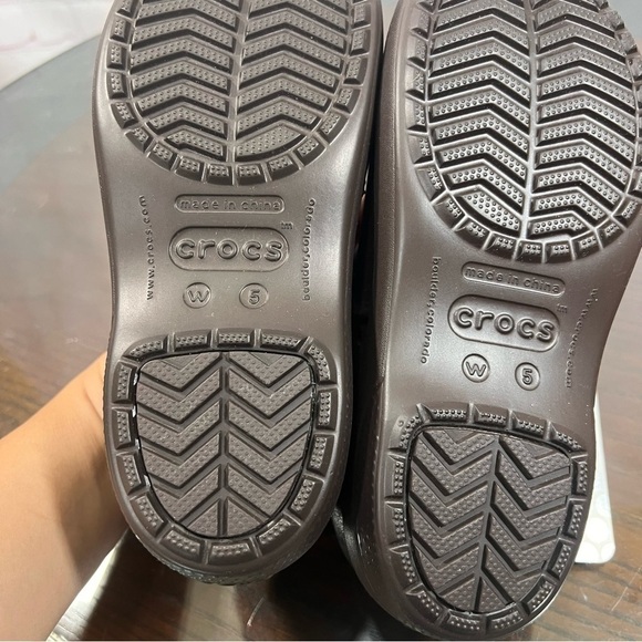 CROCS brown rubber clog (nurse’s shoes) in size 5 - Picture 7 of 12